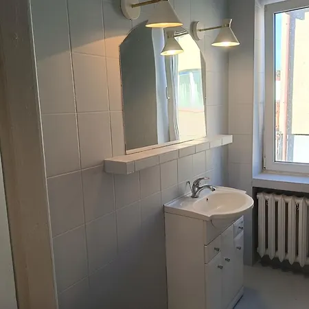 Azyl Lägenhet *