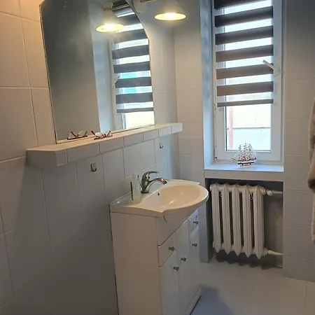Azyl Lägenhet *